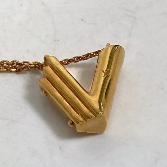 LOUIS VUITTON LV & ME Initial "V" Necklace GP - Picture 3 of 12